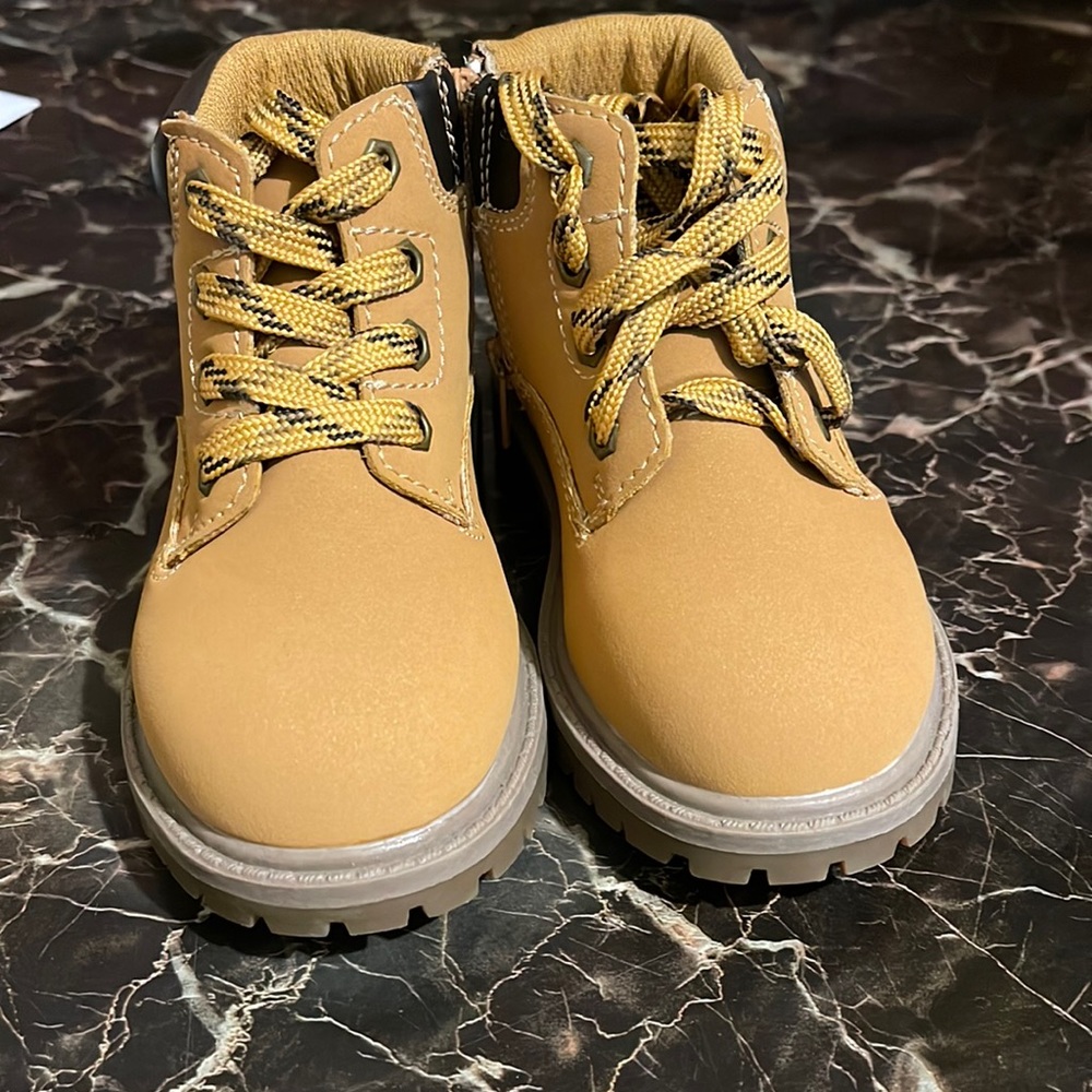 Brown boots Eddie Bauer